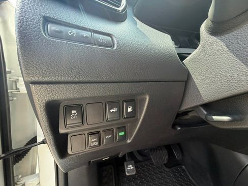 Used 2018 Nissan Rogue SV AWD/4WD image 11