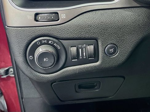 Used 2021 Jeep Cherokee Latitude Lux w/ Sun & Sound Group AWD/4WD image 10