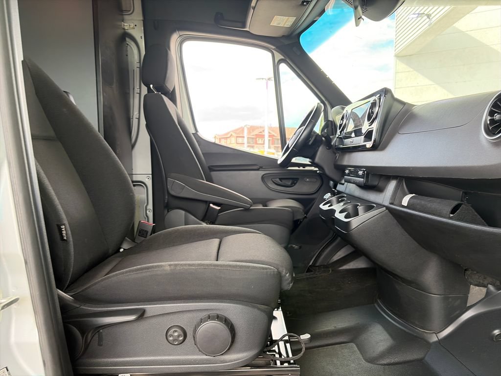 Used 2024 Mercedes-Benz Sprinter 3500 image 29