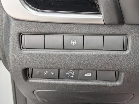 Used 2024 Nissan Rogue SL w/ SL Premium Package FWD image 23