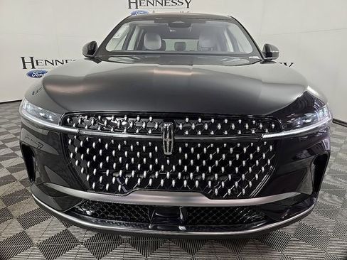 Used 2026 Lincoln Nautilus Premier AWD/4WD image 2