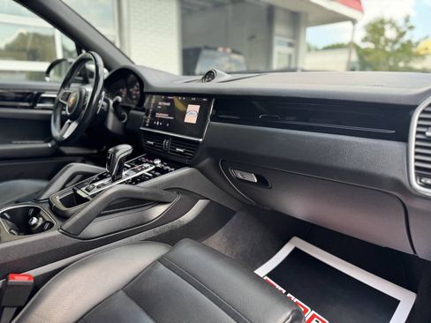 Used 2020 Porsche Cayenne AWD/4WD image 36