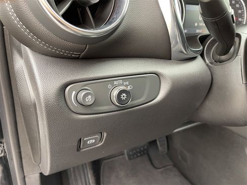 Used 2023 Chevrolet Blazer LT image 16