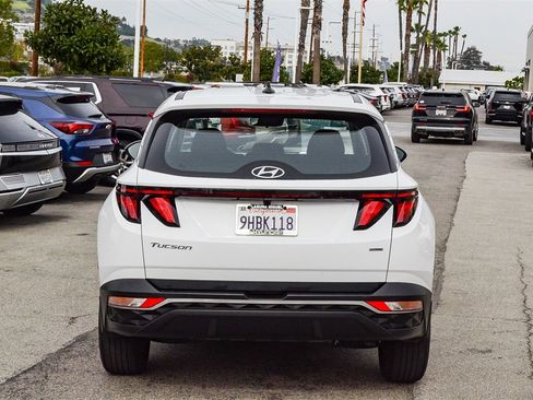Certified 2023 Hyundai Tucson SE image 5