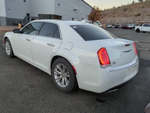 Used 2015 Chrysler 300 C image 4