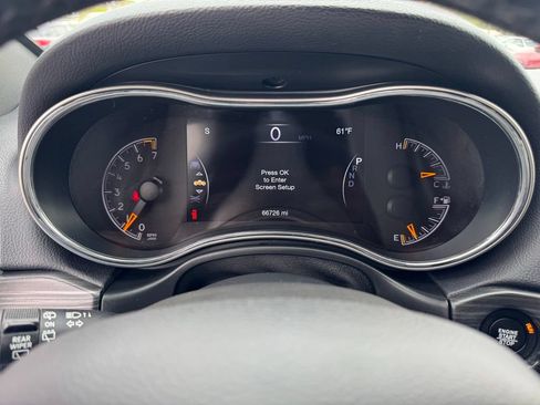 Used 2019 Jeep Grand Cherokee Laredo AWD/4WD image 24