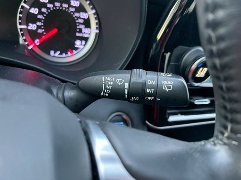 Used 2021 Toyota Highlander LE FWD image 20