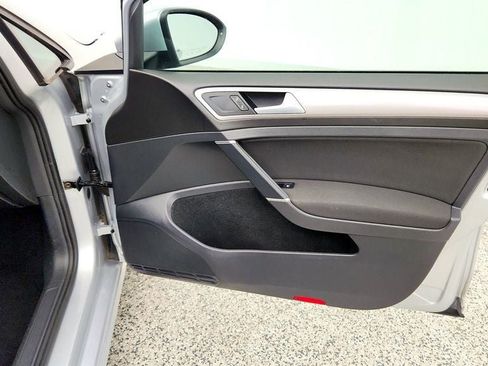 Used 2016 Volkswagen e-Golf SE FWD image 25