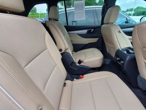 Used 2025 Buick Enclave Preferred w/ Power Package FWD image 6