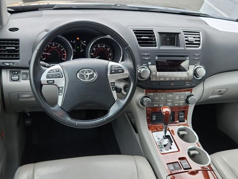 Used 2012 Toyota Highlander Limited w/ Tow Pkg image 9