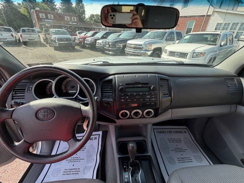 Used 2011 Toyota Tacoma 4x4 Regular Cab image 13