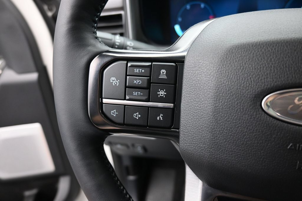 Used 2026 Ford F250 Platinum AWD/4WD image 7