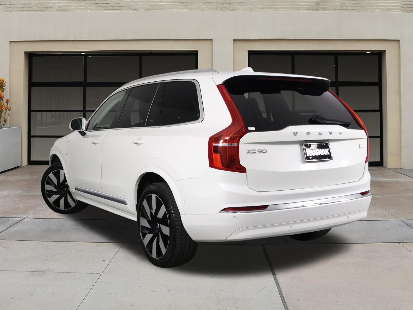 Certified 2023 Volvo XC90 T8 Ultimate AWD/4WD image 2