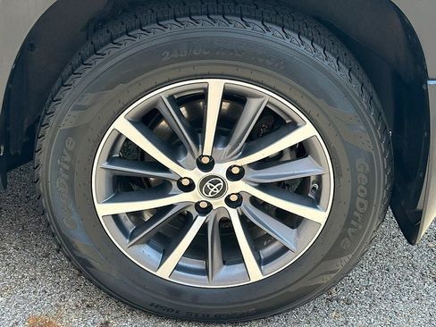 Certified 2018 Toyota Highlander XLE AWD/4WD image 27