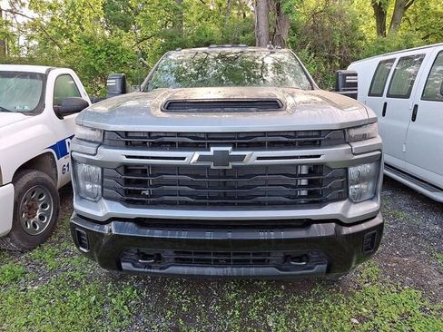 Used 2025 Chevrolet Silverado 2500 Custom w/ Custom Convenience Package AWD/4WD image 2