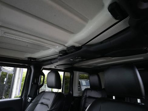 Used 2018 Jeep Wrangler Unlimited Sahara w/ Dual Top Group AWD/4WD image 25