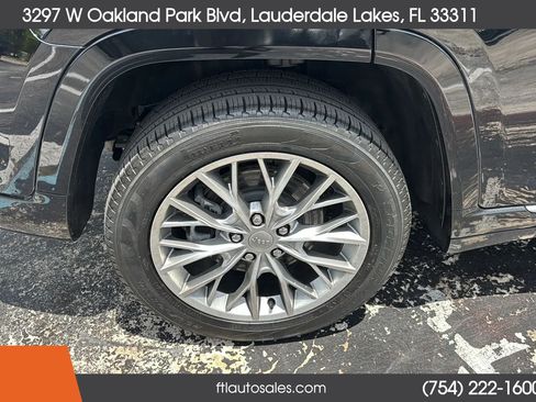Used 2022 Jeep Grand Cherokee Summit w/ Luxury Tech Group V AWD/4WD image 15