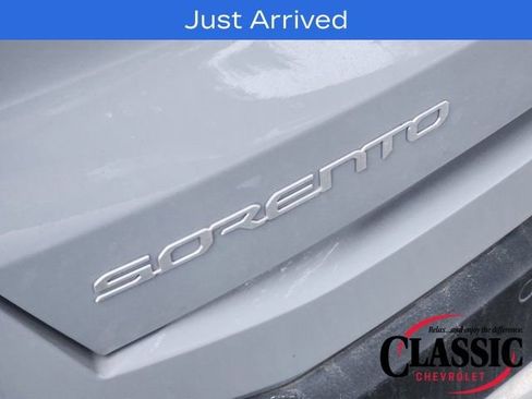 Used 2025 Kia Sorento S w/ Panoramic Sunroof Package image 18