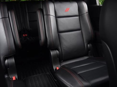 Used 2023 Dodge Durango GT RWD image 17