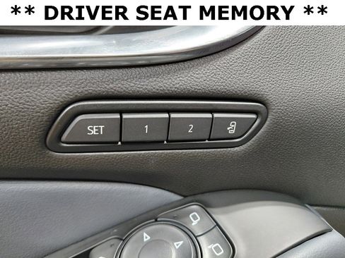 Used 2024 Buick Enclave Premium image 19