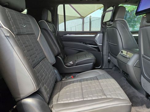 New 2026 Cadillac Escalade ESV Platinum Sport w/ LPO, ONYX Package AWD/4WD image 32