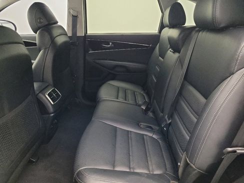 Used 2017 Kia Sorento EX image 18