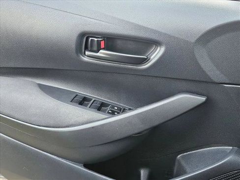 Used 2025 Toyota Corolla LE FWD image 7