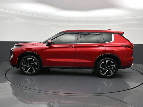 Used 2023 Mitsubishi Outlander SE FWD image 2
