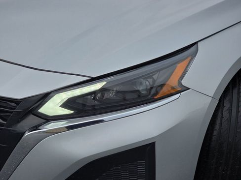 Used 2024 Nissan Altima 2.5 SV image 29