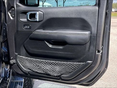 Used 2023 Jeep Gladiator Overland image 28