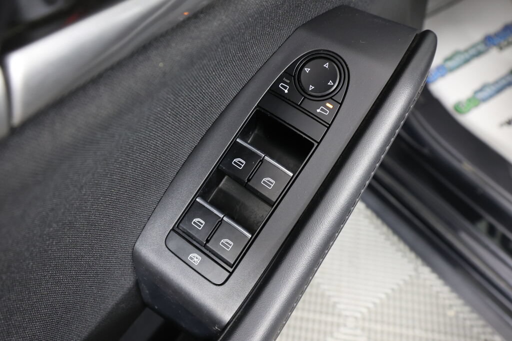 Used 2022 MAZDA MAZDA3 s FWD image 30