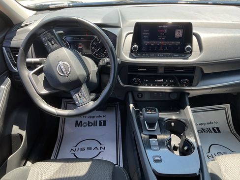 Used 2025 Nissan Rogue SV FWD image 15