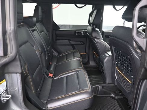 Used 2024 Ford Bronco Badlands image 10