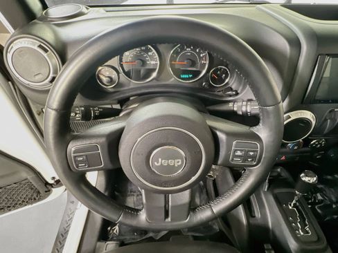 Used 2015 Jeep Wrangler Sahara AWD/4WD image 11