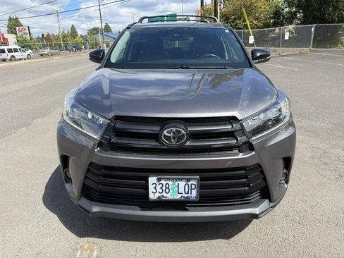 Used 2019 Toyota Highlander SE w/ Nightshade Edition AWD/4WD image 10