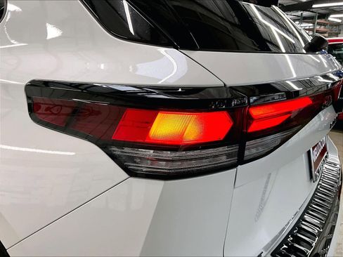 New 2026 Volkswagen Tiguan SE R-Line image 25