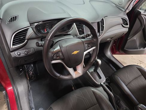 Used 2022 Chevrolet Trax LT w/ LT Convenience Package image 15