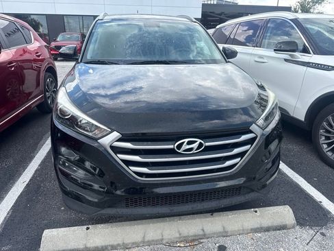 Used 2017 Hyundai Tucson SE AWD/4WD image 2