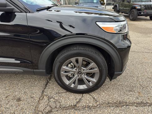 Used 2021 Ford Explorer XLT w/ XLT Sport Appearance Package image 15