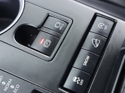 Used 2021 Toyota Highlander XLE image 25