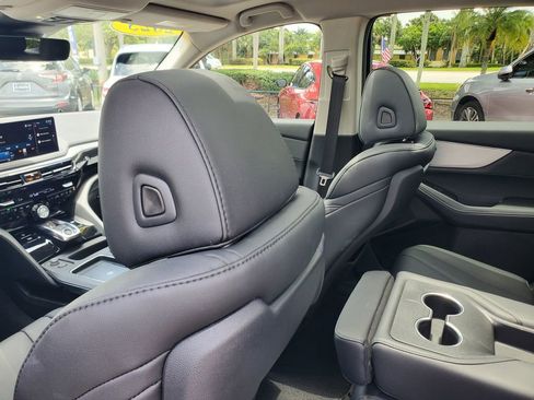 Used 2025 Acura MDX FWD image 11