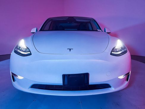 Used 2023 Tesla Model Y Long Range AWD/4WD image 8