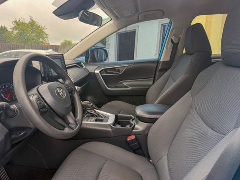Used 2019 Toyota RAV4 LE AWD/4WD image 5