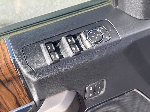 Used 2019 Ford F150 Lariat w/ Equipment Group 502A Luxury AWD/4WD image 18