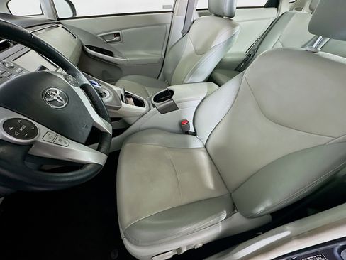 Used 2014 Toyota Prius Four image 13