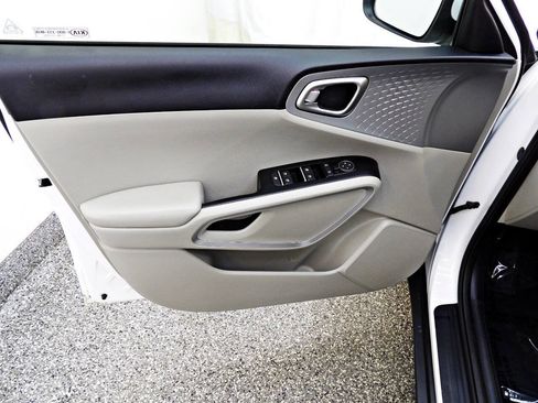 Used 2020 Kia Soul LX FWD image 7