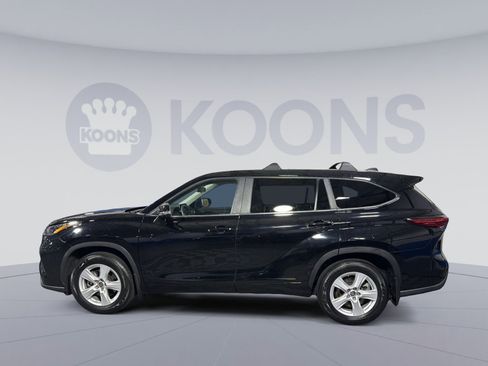 Used 2023 Toyota Highlander L image 2