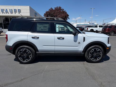 New 2026 Ford Bronco Sport Outer Banks w/ Outer Banks Tech Package+ AWD/4WD image 2