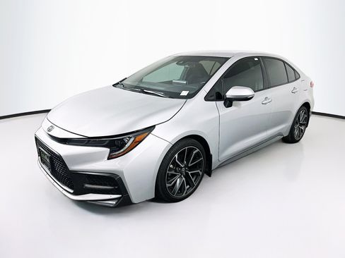 Used 2021 Toyota Corolla SE FWD image 3