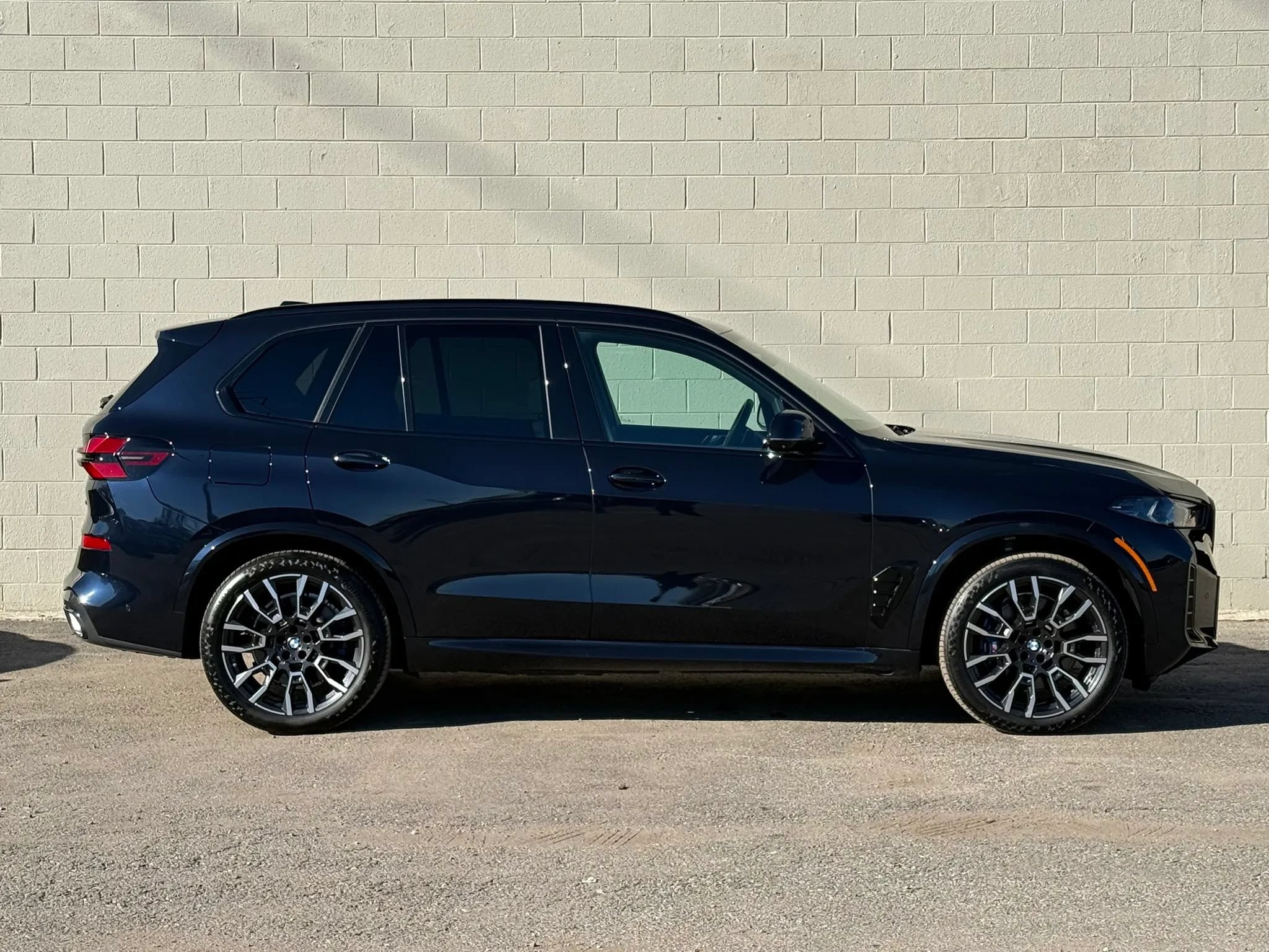 Used 2026 BMW X5 xDrive50e w/ M Sport Package AWD/4WD image 8